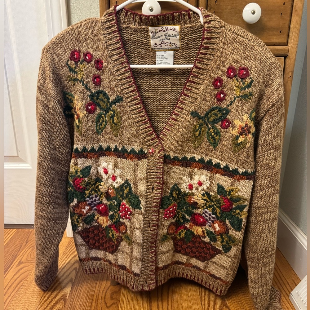 Heirloom Collectibles vintage cardigan